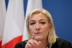 marine-le-pen-lors-d-une-conference-de-presse